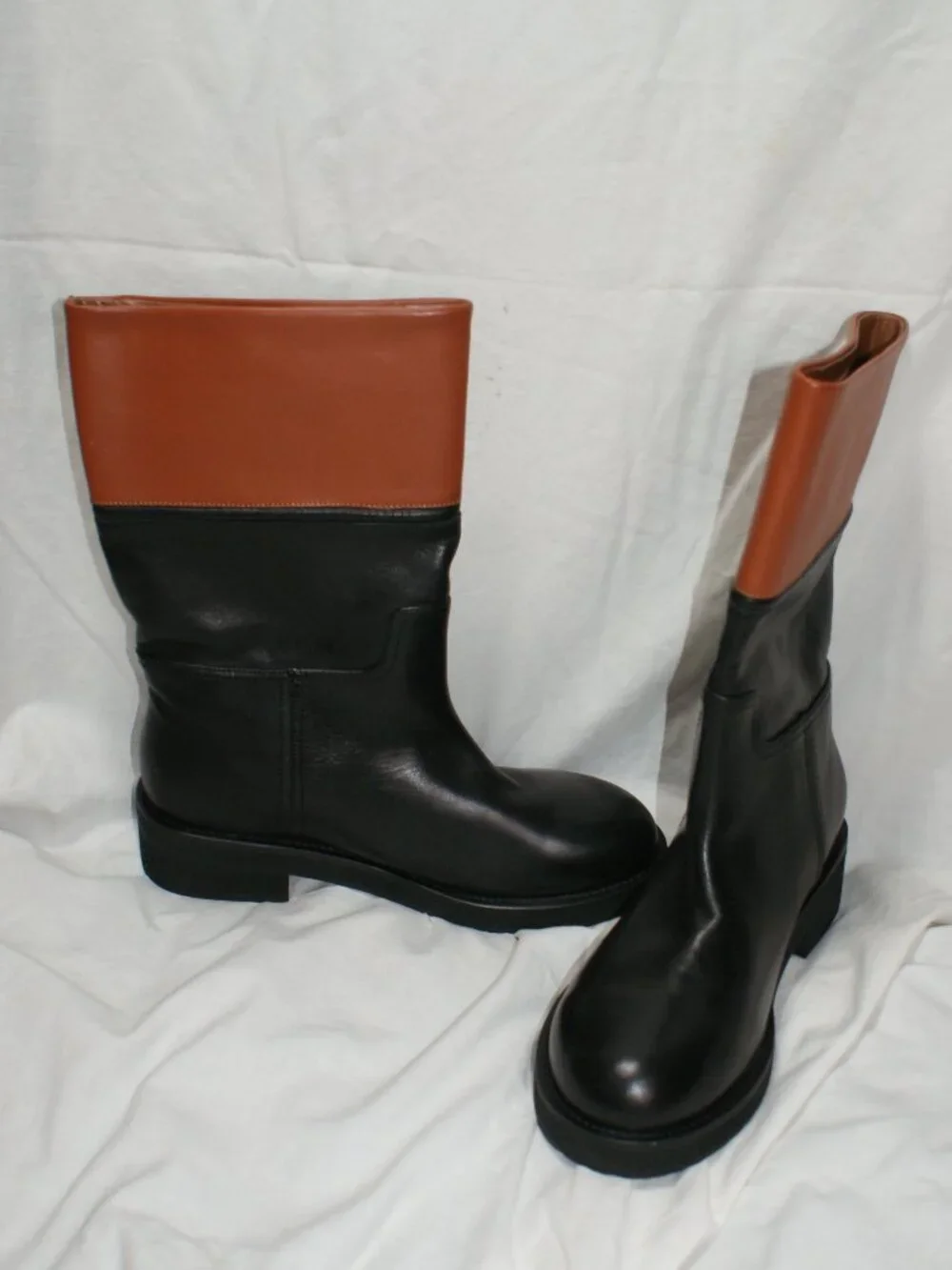 Aerosoles Medium Height 2-Tone Lug Sole Boots - size 8 - BRAND NEW